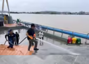 Gelar Aksi Pemungutan Sampah dan Bersih-Bersih Teras Samarinda, Andi Harun Minta Masyarakat Juga Ikut Berpartisipasi
