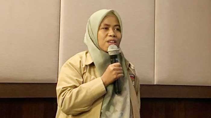 Divisi Sosialisasi, Yustiani
