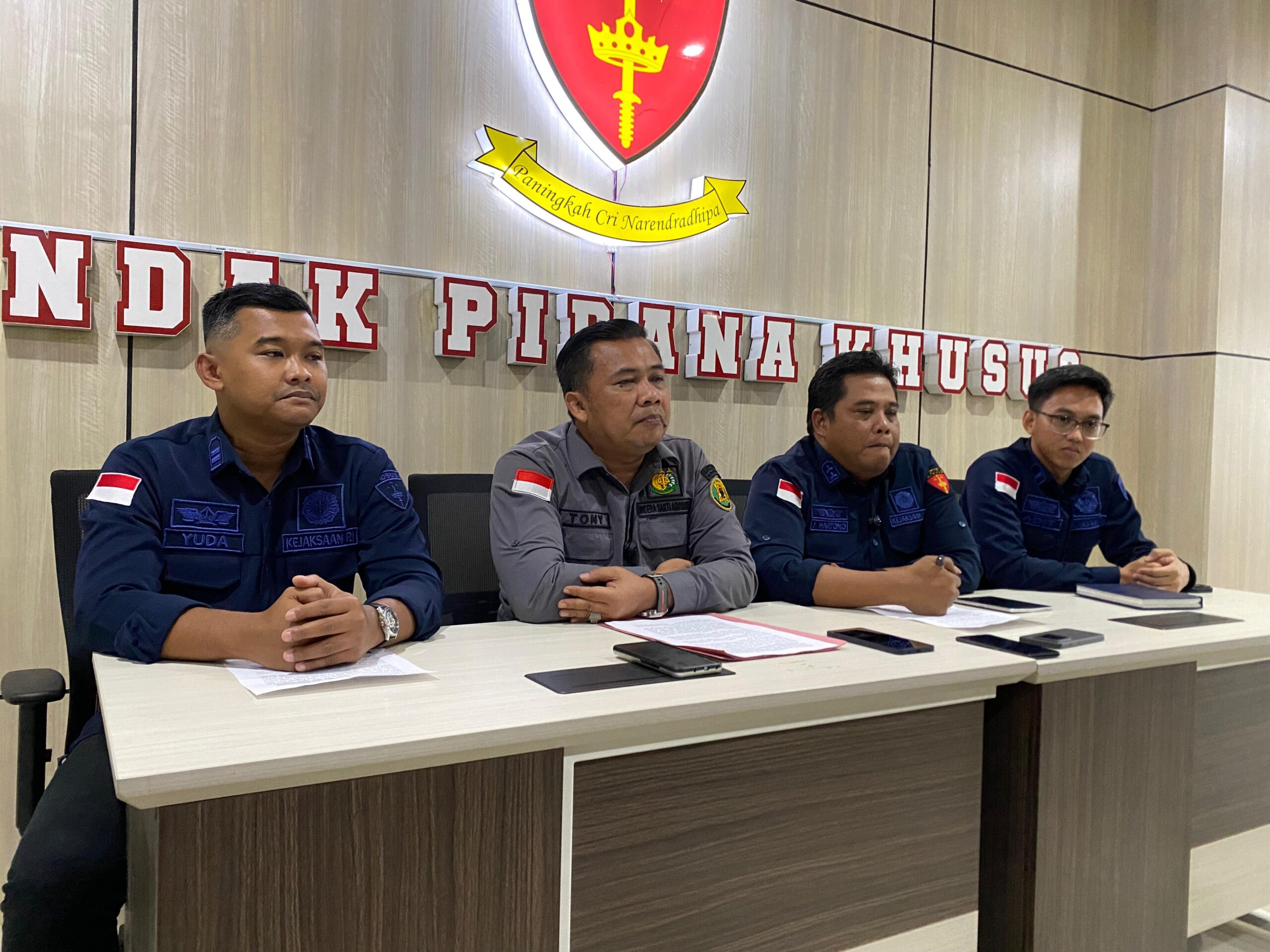 (Foto: Tim penyidik Kejati Kaltim saat menggelar konfrensi pers terkait kasus dugaan korupsi dana hibah DBON/doc)