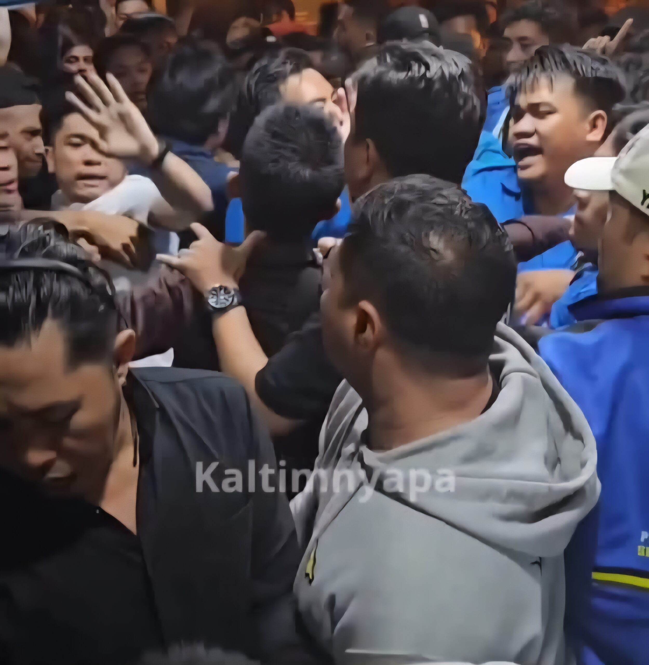 (Foto tangkapan layar yang memperlihatkan kericuhan pada saat Musda KNPI Kaltim di Balikpapan/doc)