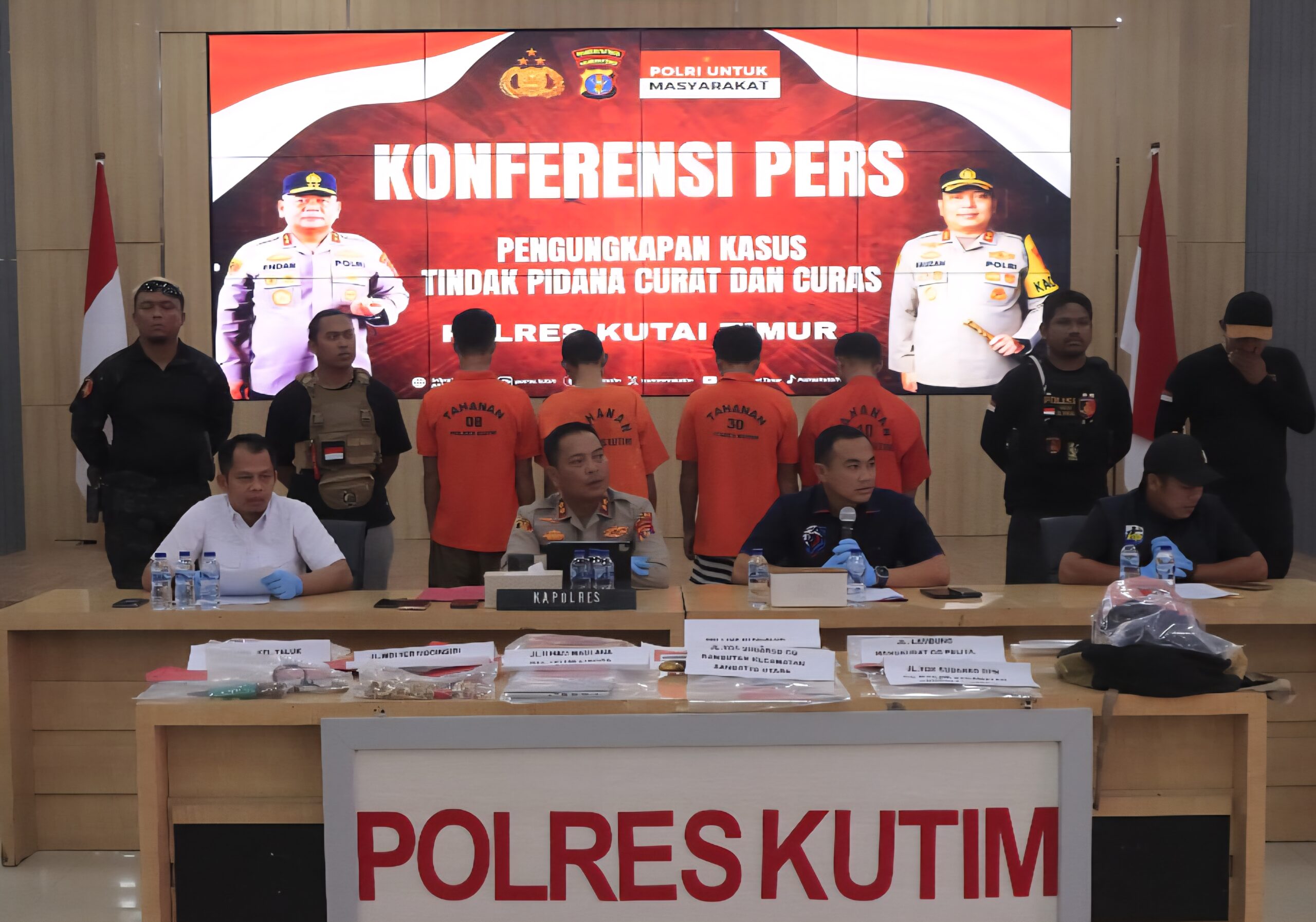 (Foto: Polres Kutim saat menggelar konfrensi pers kasus Curas di beberapa lokasi BRILink/doc)