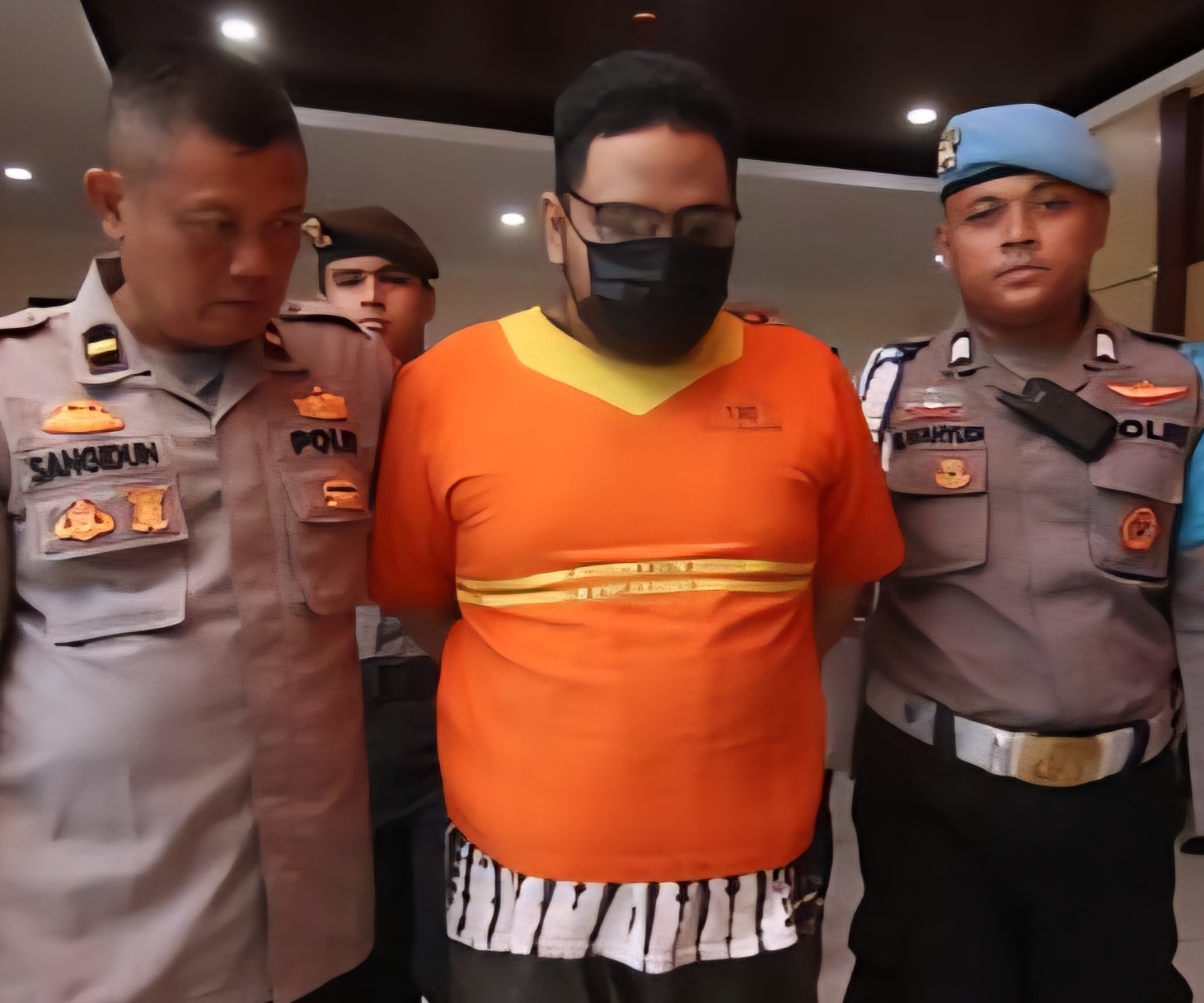 (Foto: VN pelaku penipuan yang mencatut nama Walikota Balikpapan usai diamankan polisi/doc)