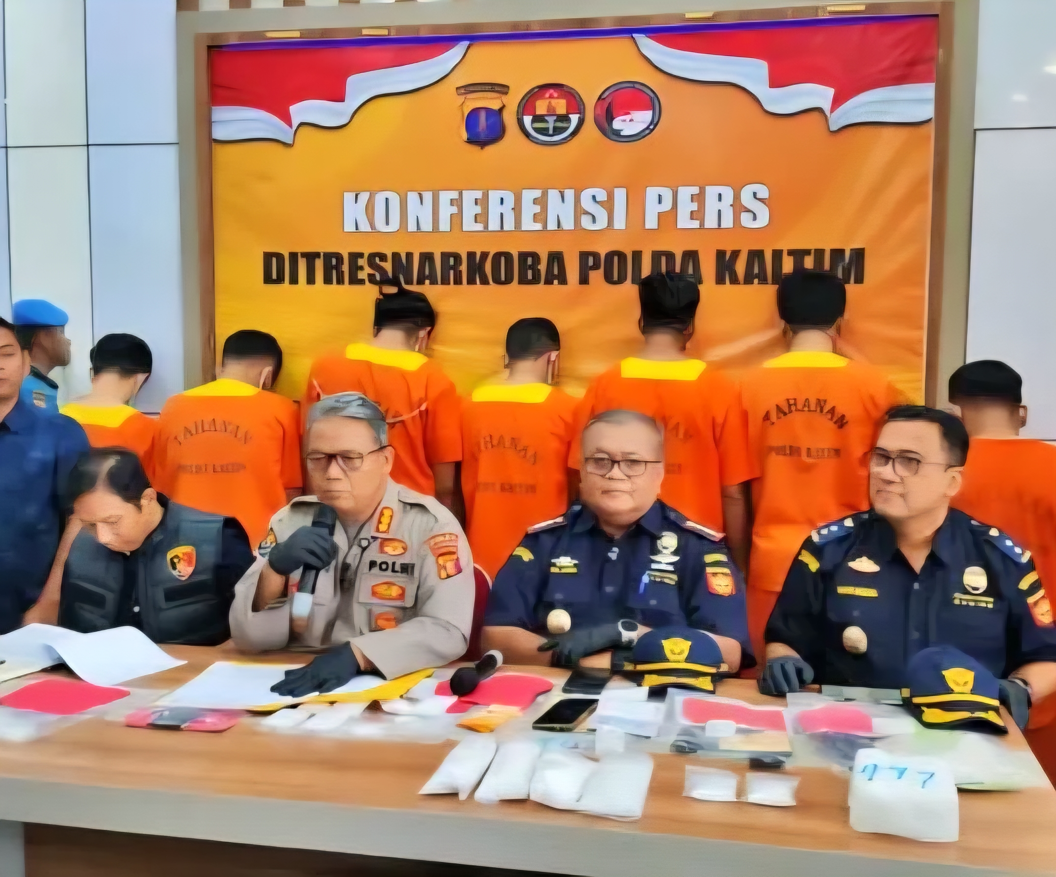 (Foto: DJBC Kalimantan Timur, KPPBC Balikpapan, Polda Kaltim saat menggelar konfrensi pers pengungkapan kasus narkotika jaringan internasional/doc)
