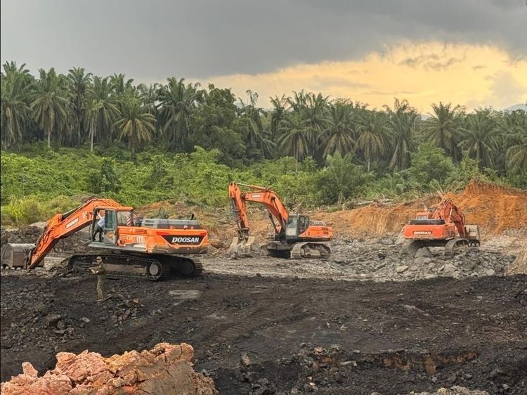 (Foto: Beberapa alat berat yang disita oleh Gakkum Kaltim terkait keterlibatan Tambang Illegal/doc)