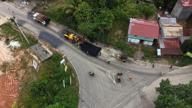 (Foto: Titik perbaikian jalan simpang blush - Kalteng/doc)