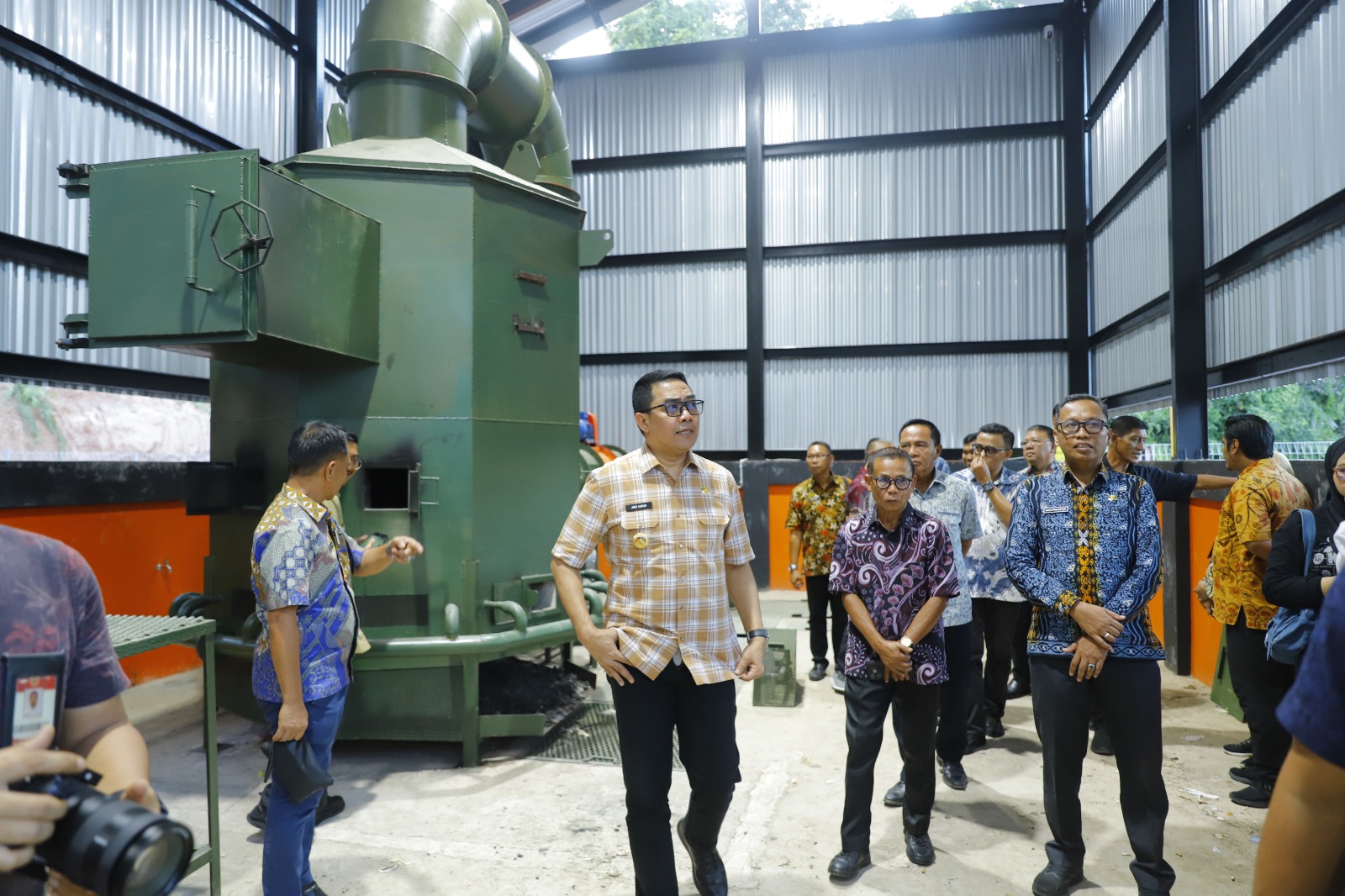 (Foto: Walikota Samarinda, Andi Haruj tinjau Insinator pengelolaan sampah/doc)