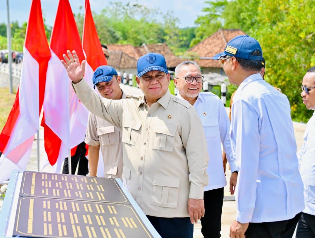 (Foto: Presiden Prabowo Subianto saat meresmikan jalan sepanjang 1.151 Km di Sampang, Madura/sekretariatnegara)