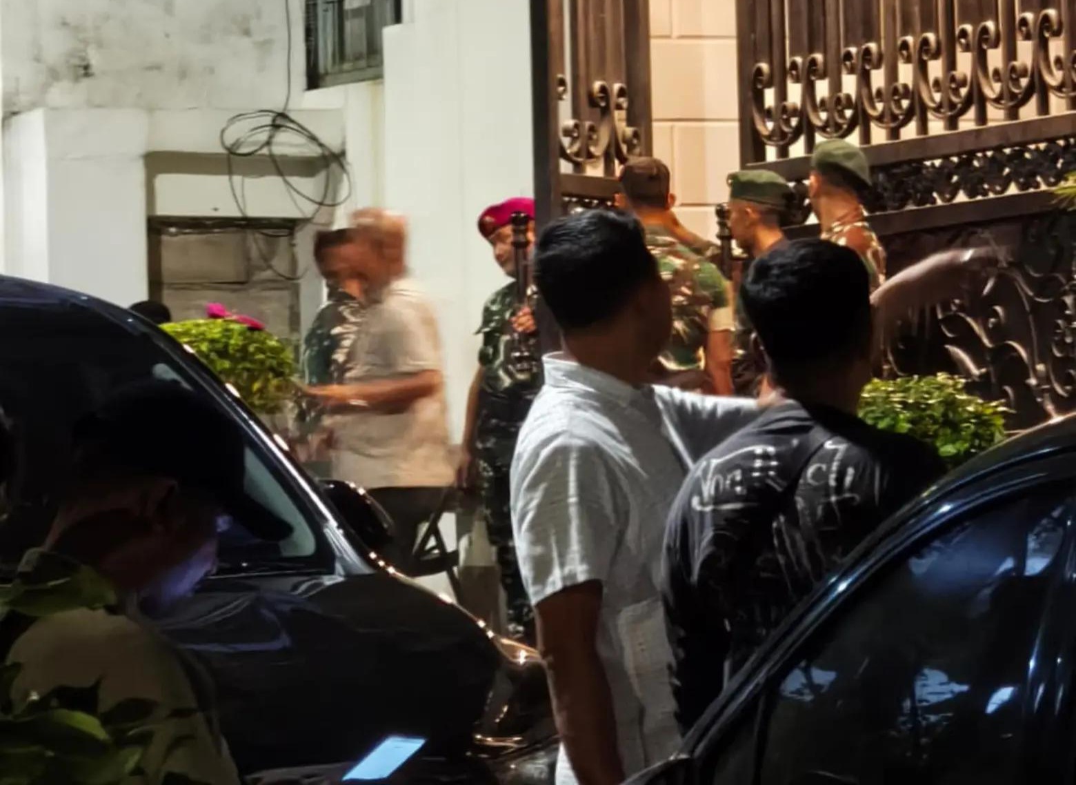 (Foto: Suasana rumah Jampidsus Kejagung, Febrie Andriansyah yang dijaga personel TNI/ist)