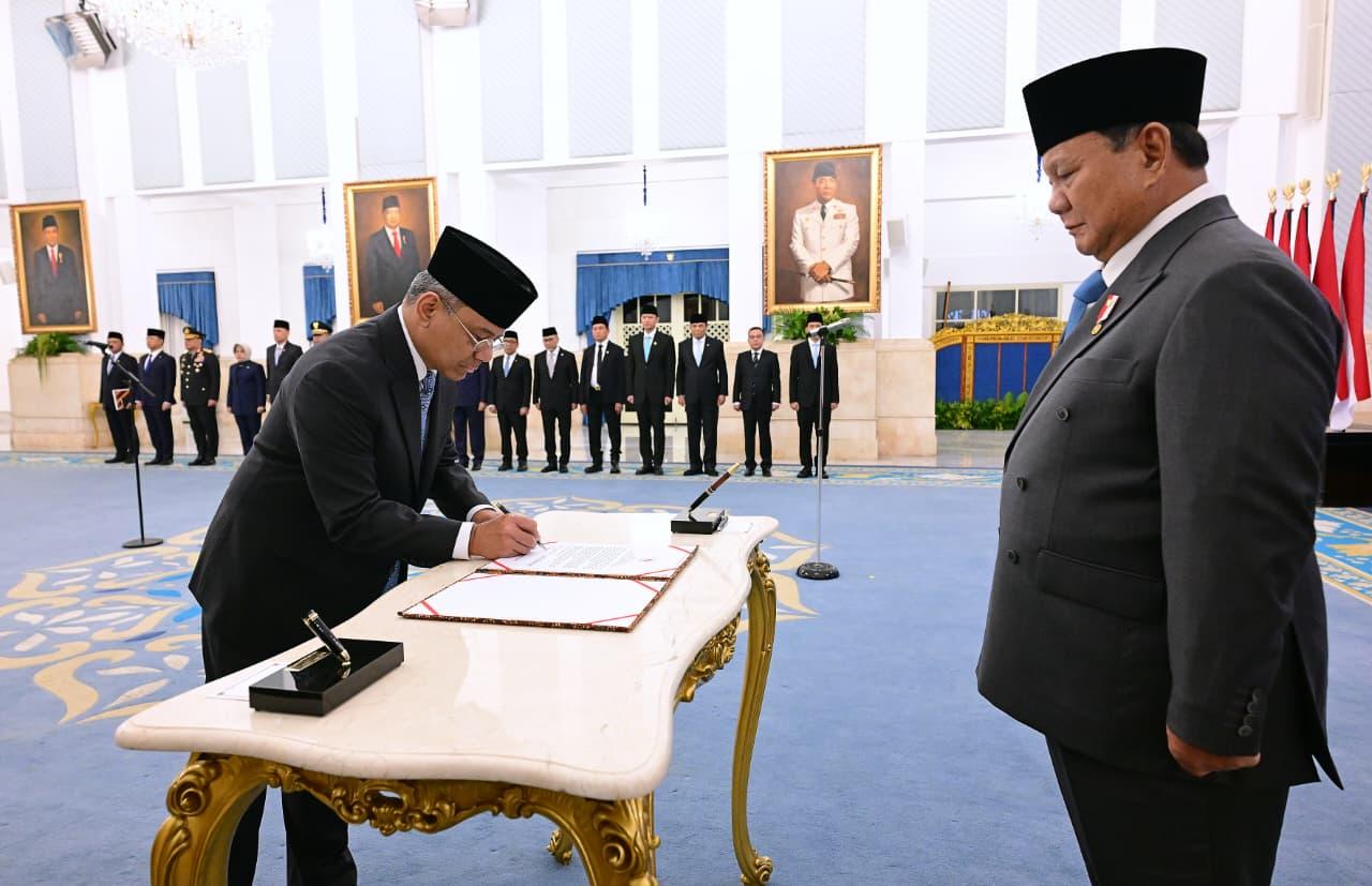 (Foto: Presiden Prabowo Subianto saat menlantik Suahasil Nazara sebagai Menteri Keuangan menggantikan Purbaya Yudhi Sadewa/doc)